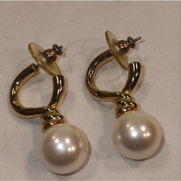 Women's faux pearl earrings - Picture 1 of 2